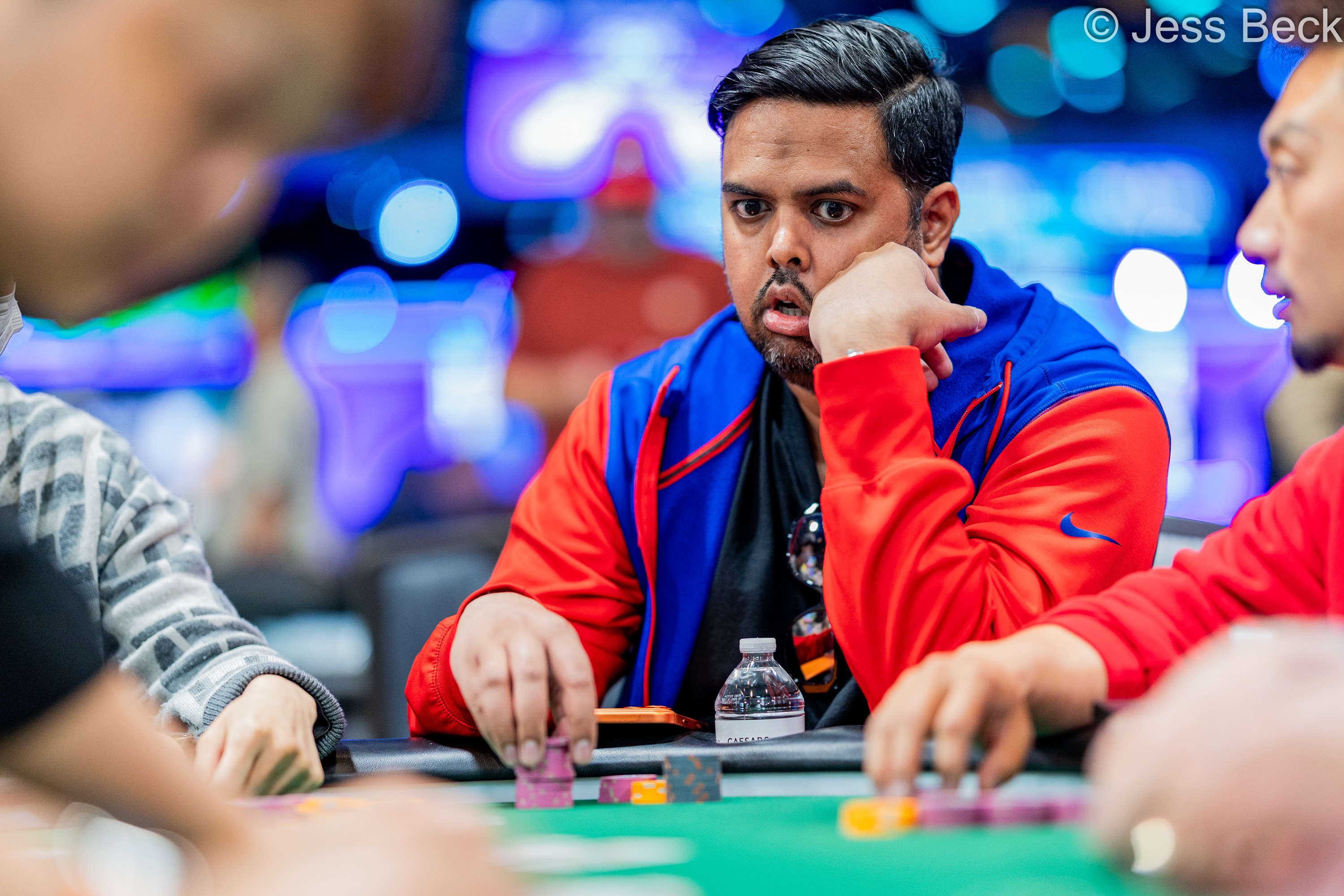 WSOP 主赛事泡沫期上演“清一色”VS“葫芦”的世纪对决 - DG视讯入口 - DG真人视讯