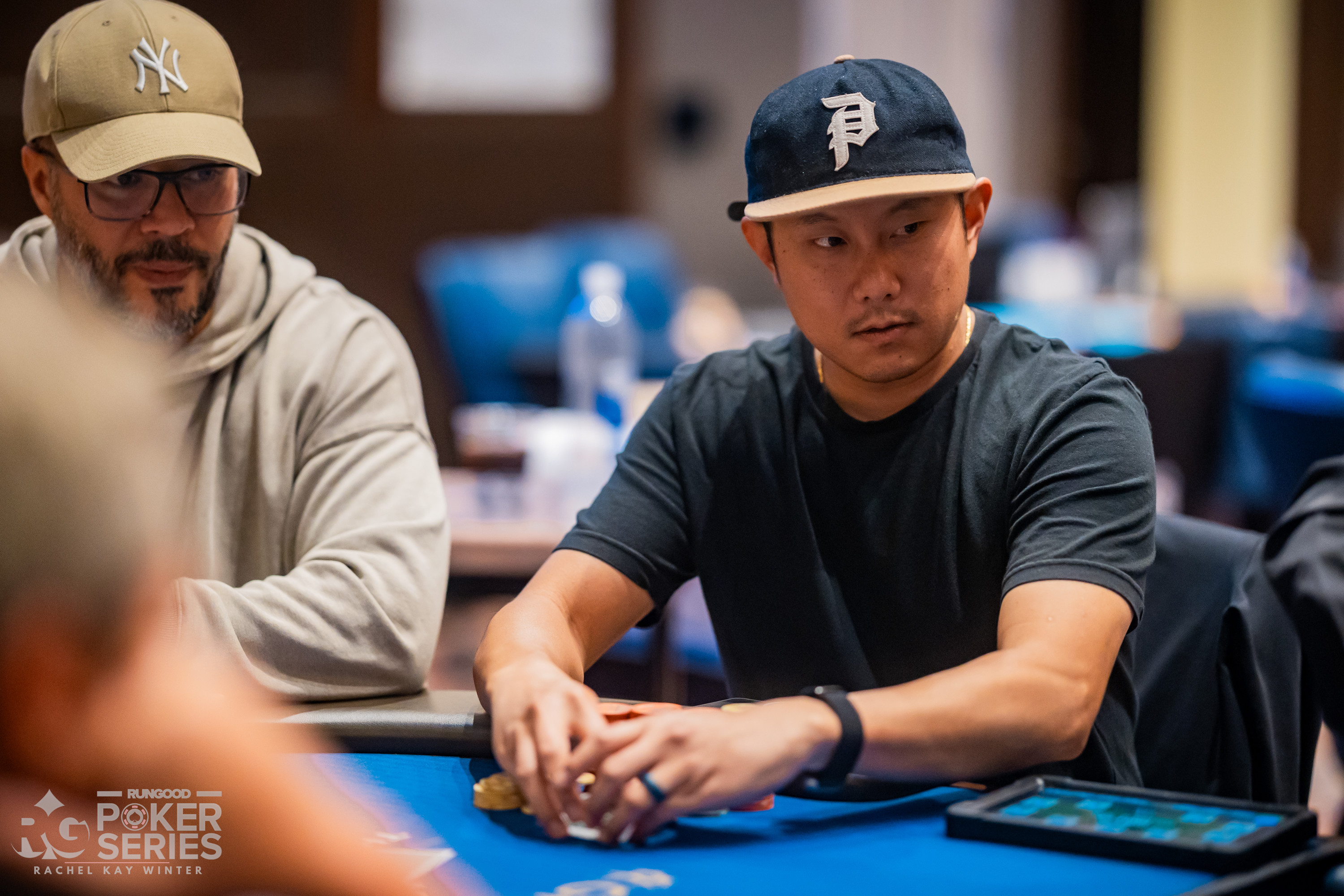 Xiong Thao 在 $400 PokerNews Cup 首日强势领跑，单日筹码占比近三成 - DG真人视讯官网