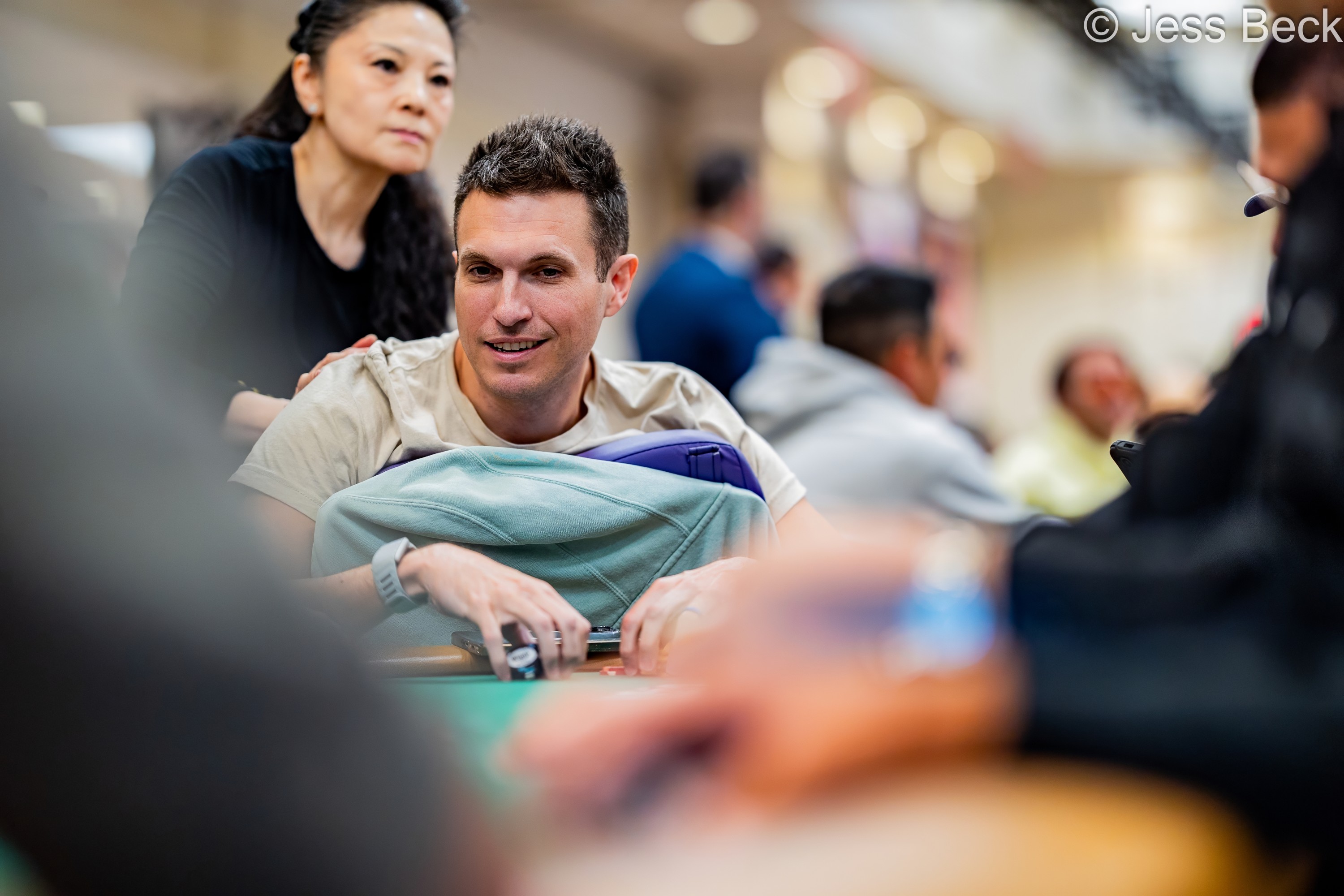 德州扑克传奇道格·波尔克的疯狂WSOP主赛事首日：一小时内经历生死轮回 - DG视讯