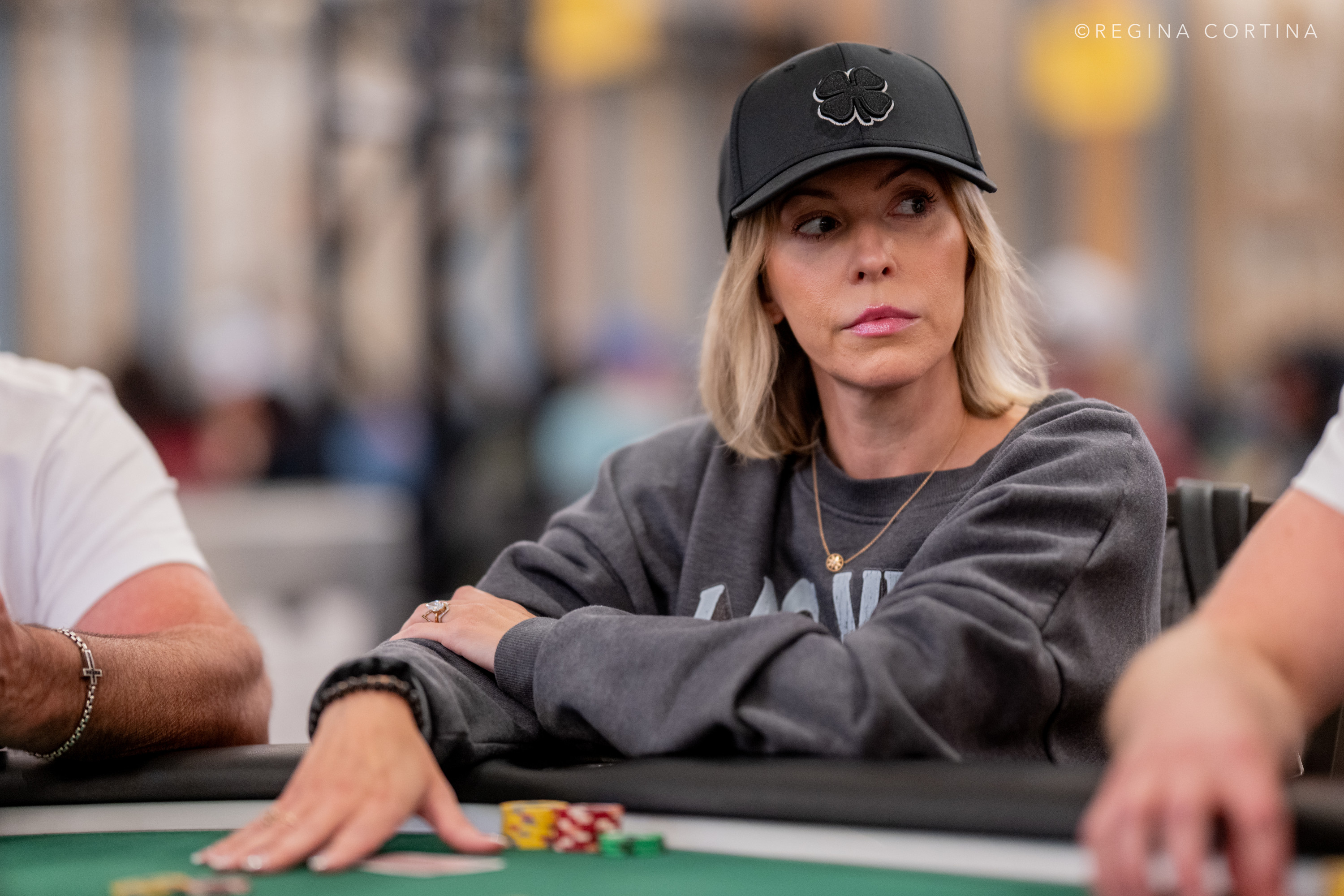 WSOP 主赛事惊天冷手：Set vs Set vs Aces 的三重对决 - DG视讯